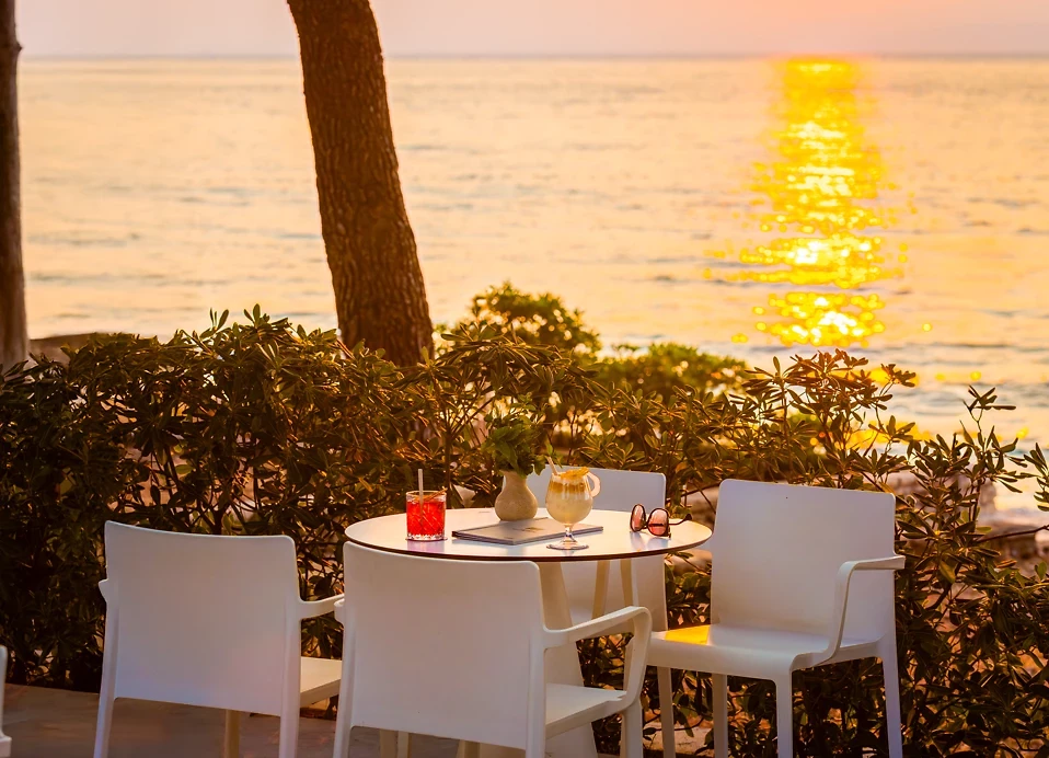 Punto Mare Beach Bar, Aminess Vival Velaris Resort, île de Brač, Croatie