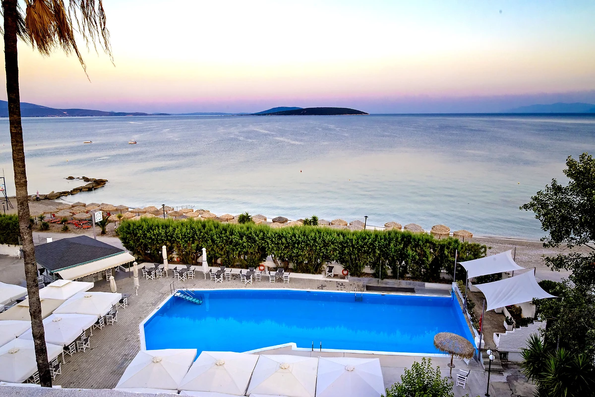 Piscine, The Grove Seaside Hotel