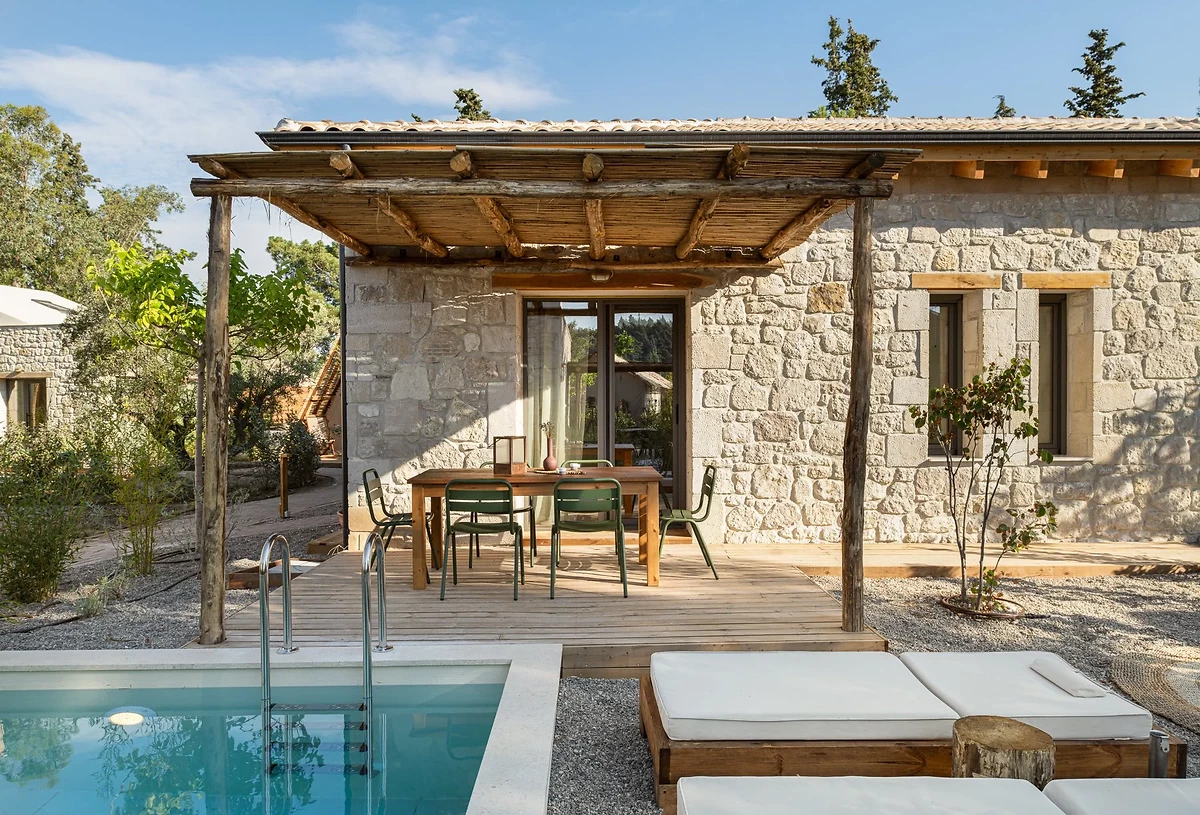 Suite avec jardin et piscine