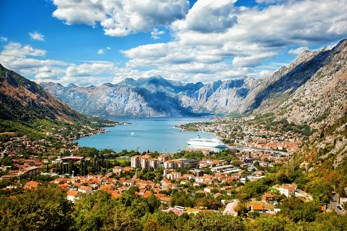 Vue panoramique de la ville de Kotor en été, Monténégro