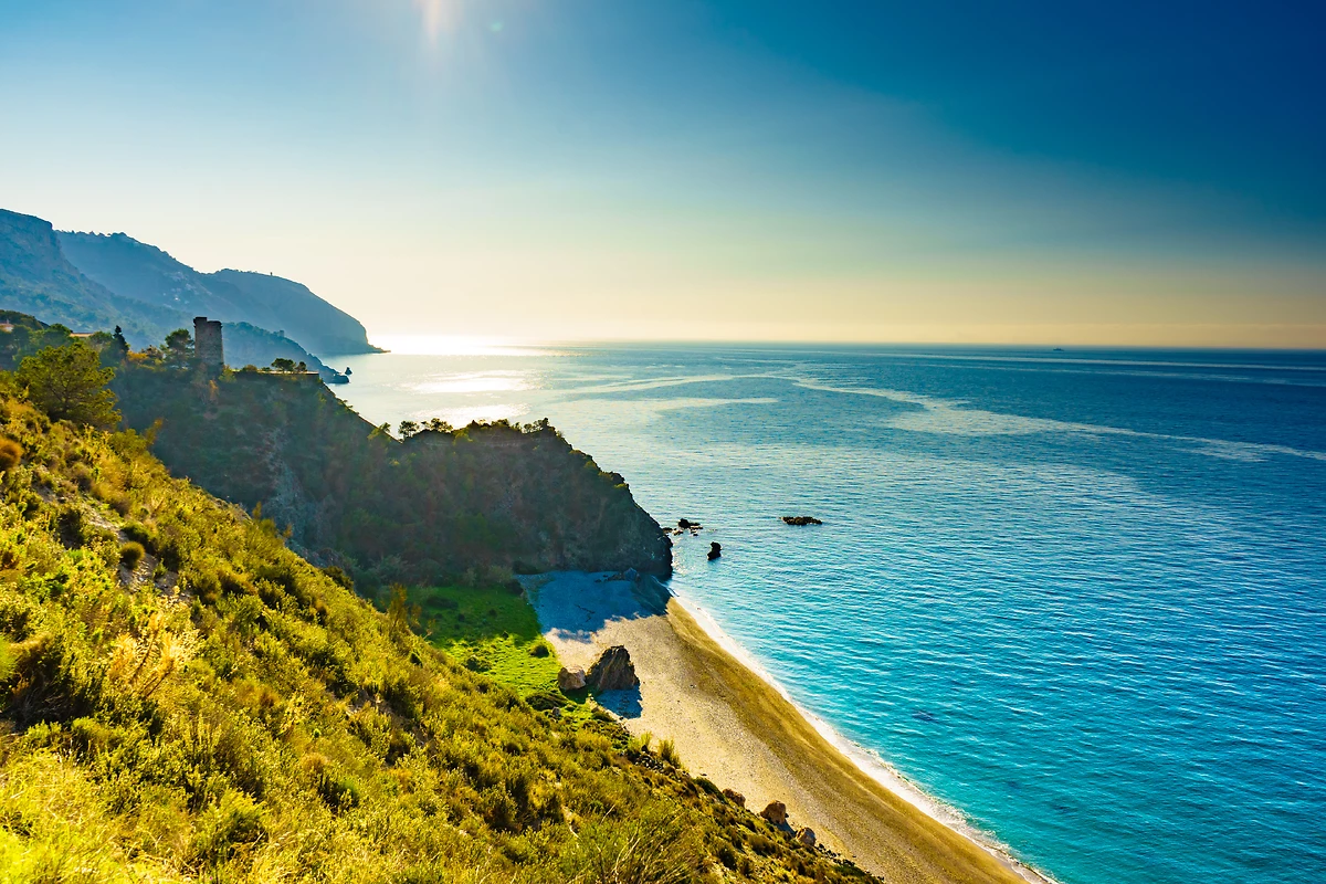 Vue sur les falaises du parc naturel de Maro Cerro Gordo, province de Malaga, Andalousie, Espagne