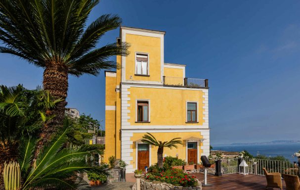 Façade, Torre Barbara, Sorrente, Naples