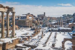 Forum romain sous la neige, hiver, Rome, Italie