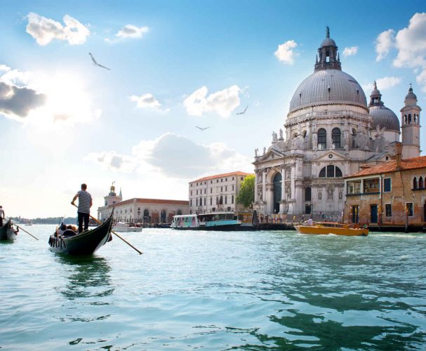 Basilique Santa Maria della Salute et gondoliers