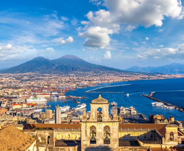 Vue aérienne de Naples et du Mont Vésuve