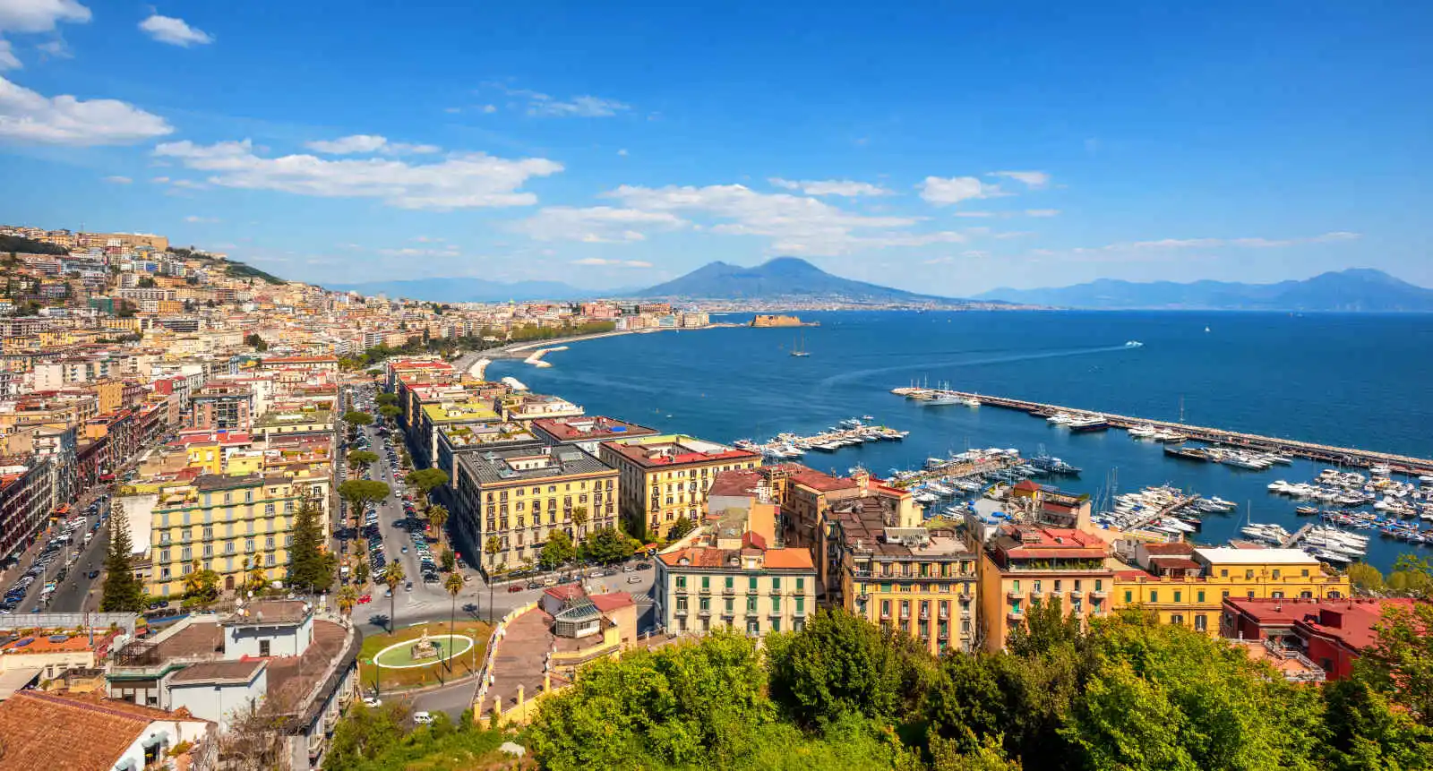 Vue sur la baie de Naples et le mont Vésuve