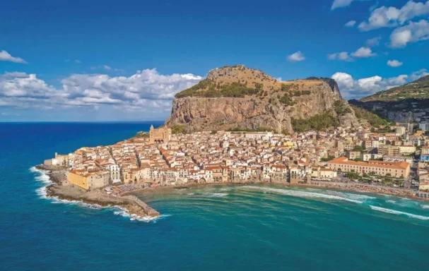 Vue sur la vieille ville de Cefalu, Sicile