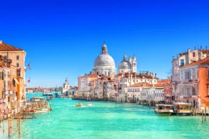 Grand canal, basilique Santa Maria della Salute, Venise, Italie