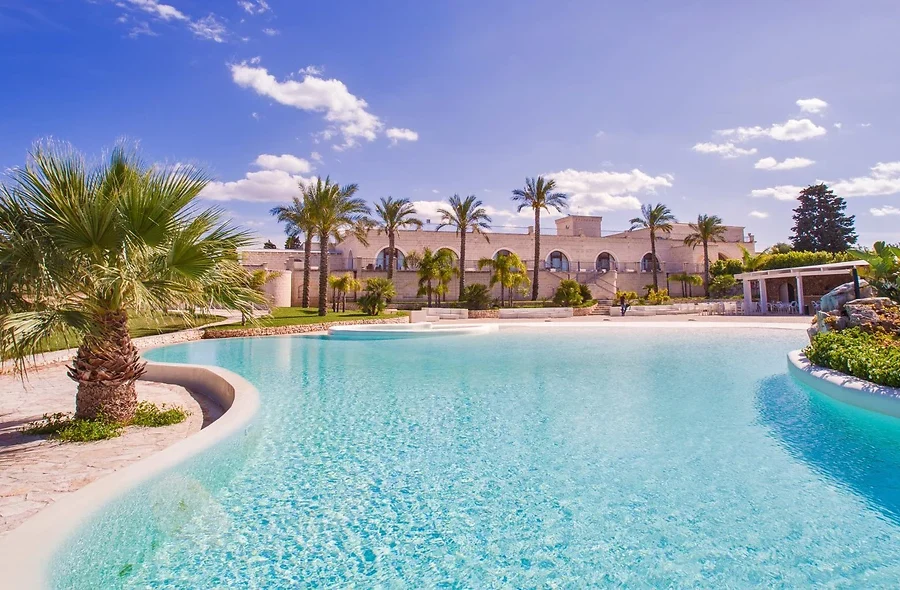 Piscine, Masseria Caselli, Pouilles, Italie