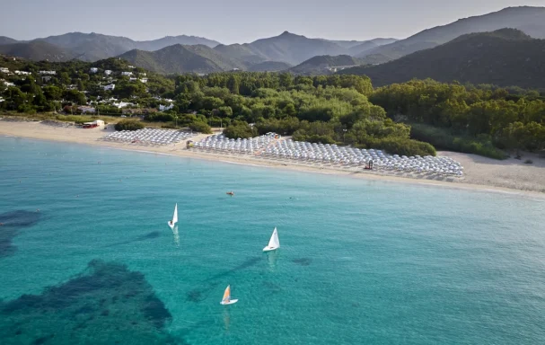 Vue de la plage, Calaserena Resort, Sardaigne, Italie