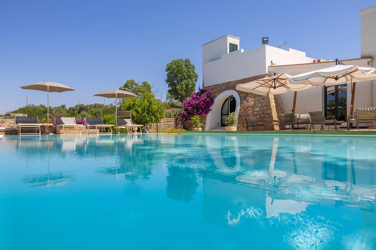 Piscine de l'hôtel, hôtel Masseria Fontanelle