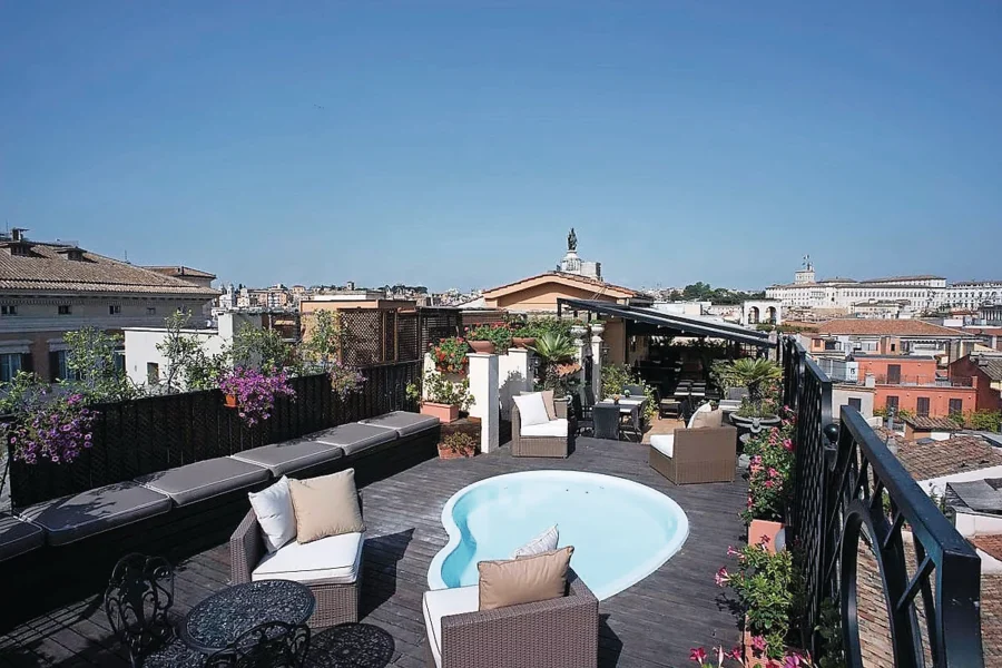 Terrasse Rooftop, Hôtel Colonna Palace, Rome, Italie.