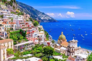 Côte d'Amalfi, Vue sur la ville de Positano et le bord de mer, Positano, Italie