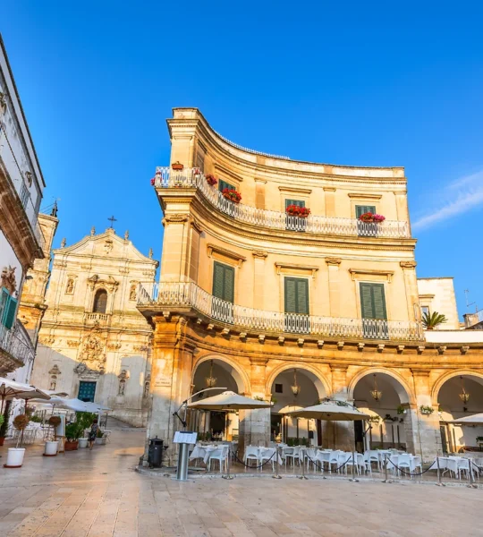 © Piazza Plebiscito et la Basilique San Martino, Martina Franca, Pouilles