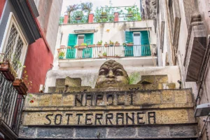 Entrée des souterrains de Naples