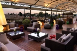 Terrasse panoramique du bar-lounge, hôtel Bernini Bristol, Rome