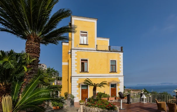 Façade, Torre Barbara, Sorrente, Naples