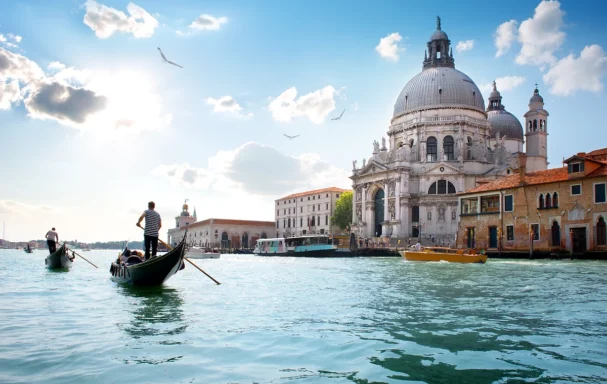Basilique Santa Maria della Salute et gondoliers