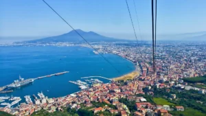 Vue du Vésuve et de Castellammare di Stabia depuis le téléphérique, Italie