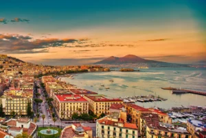 Vue sur la baie de Naples et le Vésuve, Campanie, Italie