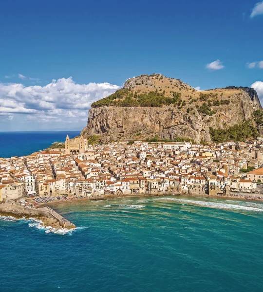 Vue sur la vieille ville de Cefalu, Sicile