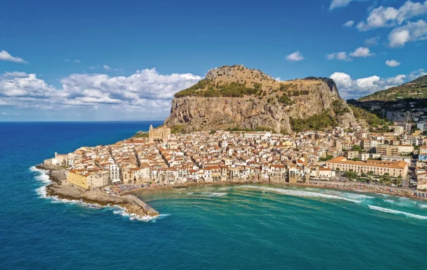 Vue sur la vieille ville de Cefalu, Sicile