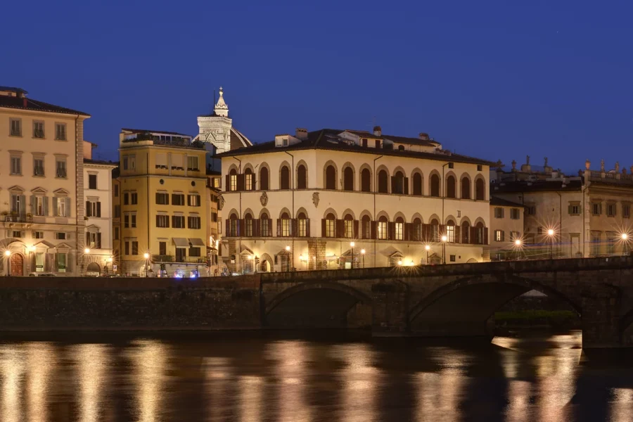 Vue extérieure de l'hôtel de nuit, Leone Blu Suites | UNA Esperienze