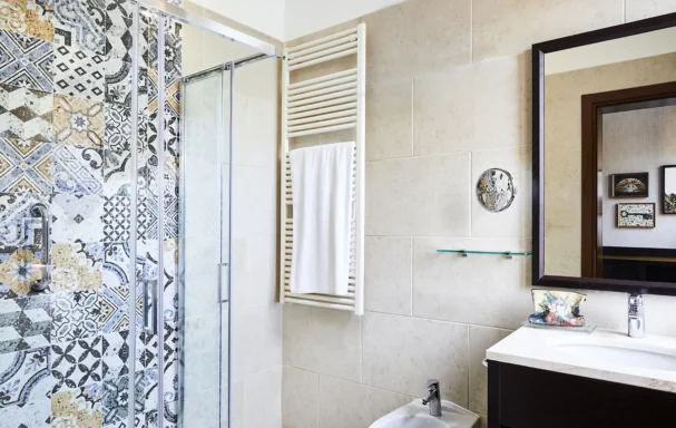 Salle de bain de la chambre supérieure, Hotel Indigo Venice - Sant'Elena, Venise, Italie