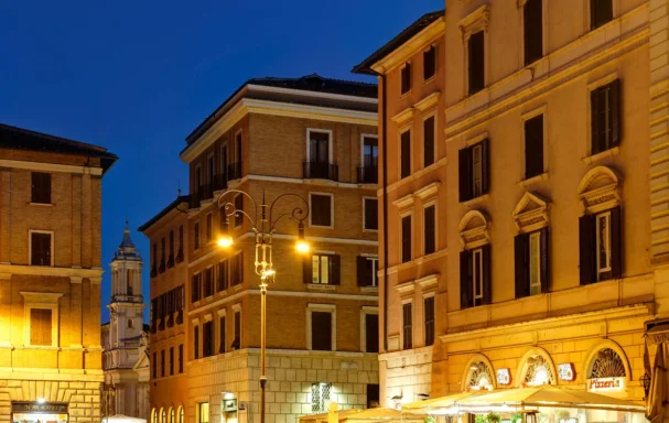 Vue extérieure de l'hôtel de nuit, Borghese Contemporary Hotel