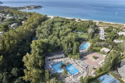Vue aérienne du domaine, Calaserena Resort, Sardaigne, Italie