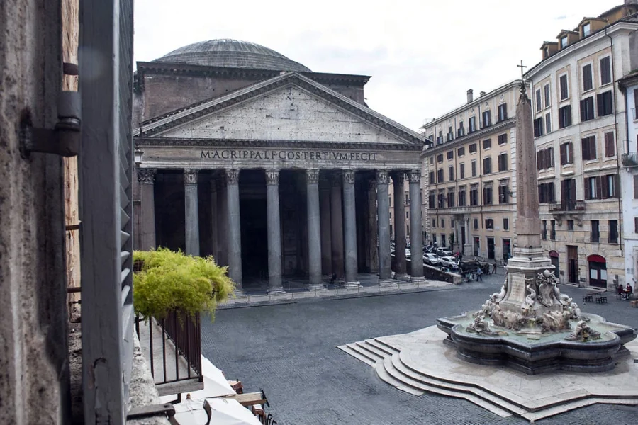 Vue sur le Pantheon, Antico Albergo del Sole al Pantheon, Rome, Italie