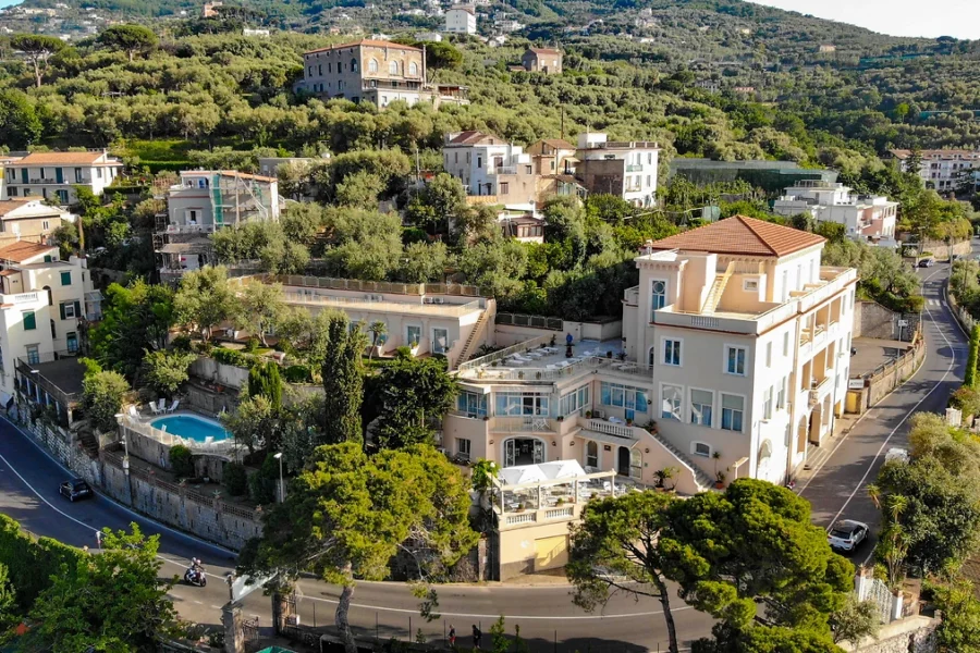 Vue aérienne, Miramare Hotel Sorrento, Sorrente, Italie