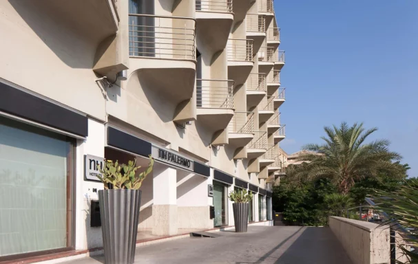 Façade, NH Parlermo, Sicile, Italie