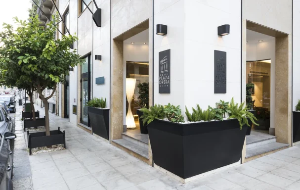 Façade, Plaza Opera, Sicile, Italie