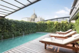 Piscine de l'hôtel, Sina de la Ville, Milan, Italie