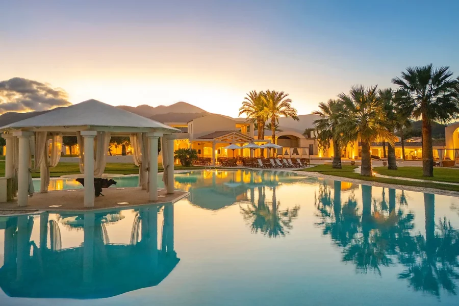 Piscine, Spiagge San Pietro Resort, Sardaigne, Italie