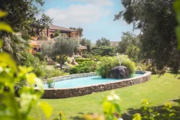 Jardin, Hotel Baia di Nora, Sardaigne, Italie